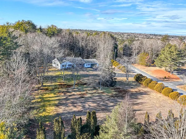 18 Westwind Drive, Topsham, ME 04086
