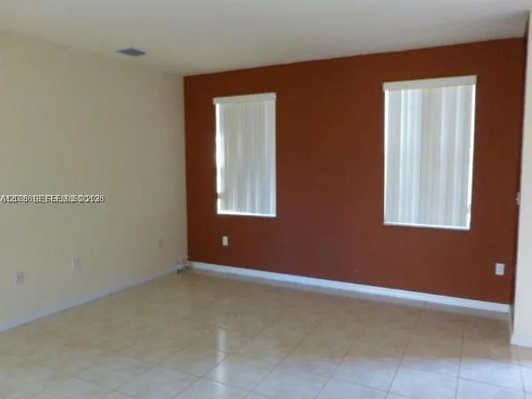 641 E Mowry Ct — Photo 4