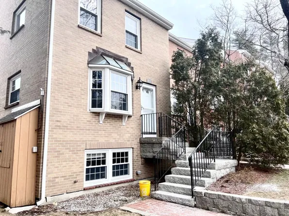 83 Derryfield Ct, Manchester, NH 03104