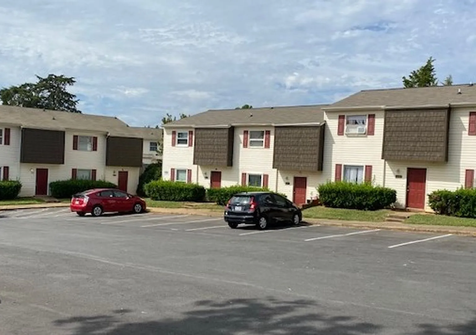 1/2 Mo Off Special 3 bed, 2 1/2 townhome - Sharon Lakes off S Blvd near light rail — Photo 4