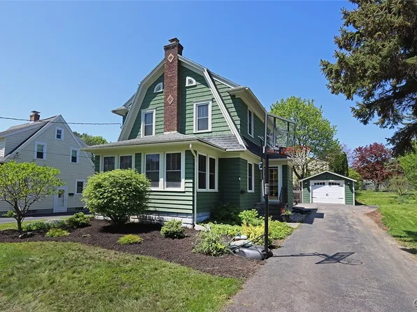 202 Cornwall Dr, Syracuse, NY 13214