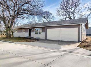 607 E C St, Hillsboro, KS 67063