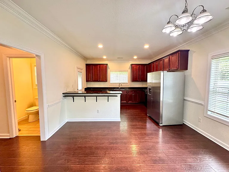 113 Crocker St — Photo 12