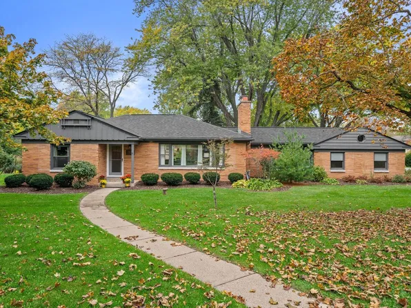 1935 Fairfax DRIVE, Elm Grove, WI 53122