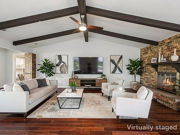 4th image of 2616 Pin Oak Ln