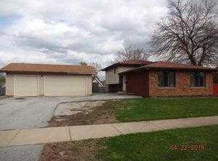 3329 Phillips Ave, Steger, IL 60475
