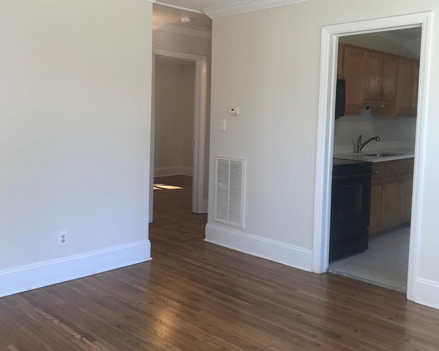 2nd image of 1408 Mockingbird Ln