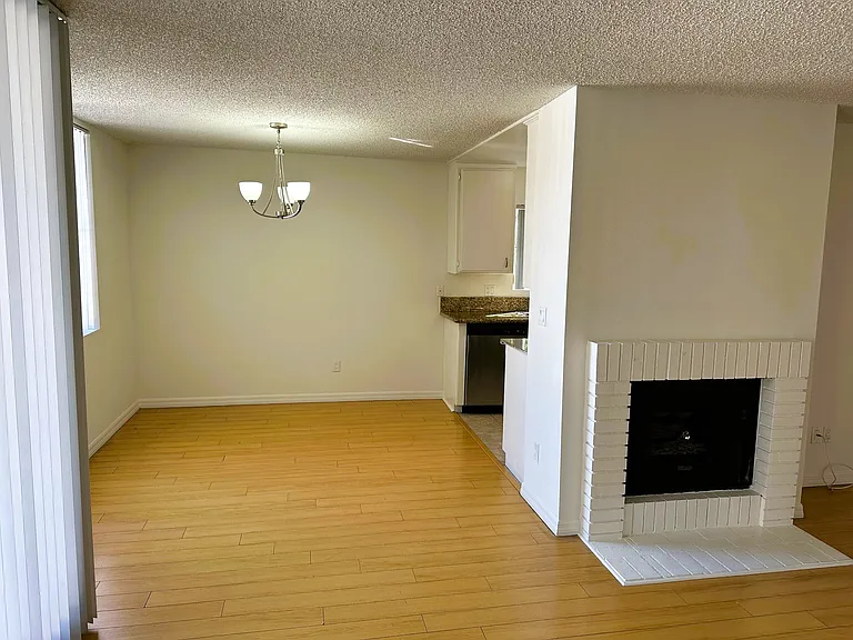 1536 S Saltair Ave #104 — Photo 6