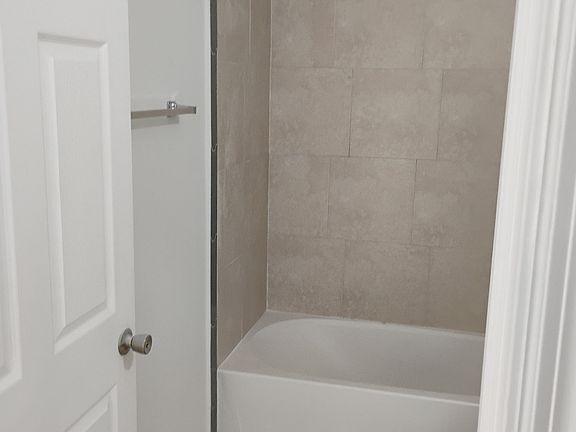 4th image of 1305 NE 8th Pl
