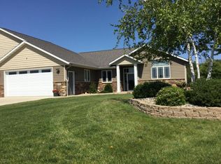 524 Milrose Cir, Albert Lea, MN 56007