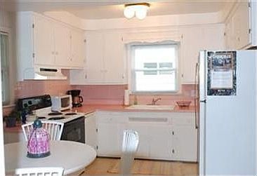 4th image of 24105 Edgehill Dr