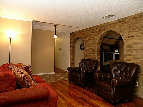 4th image of 3216 Bonniebrook Dr