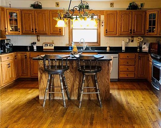 4th image of 102 Olde Ash Ln