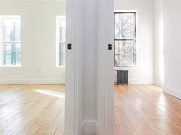 4th image of 612 Willoughby Ave APT 2