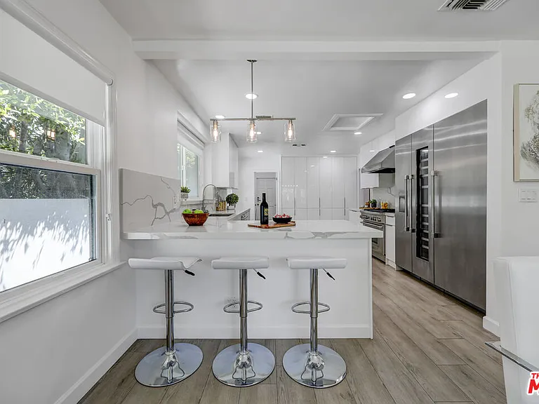 344 S Camden Dr — Photo 6