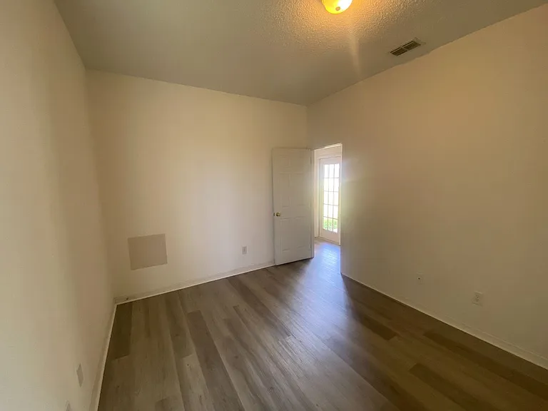 1239 Dunbrooke St — Photo 25