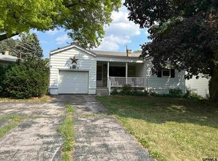 6803 Sunshine Dr, Omaha, NE 68107