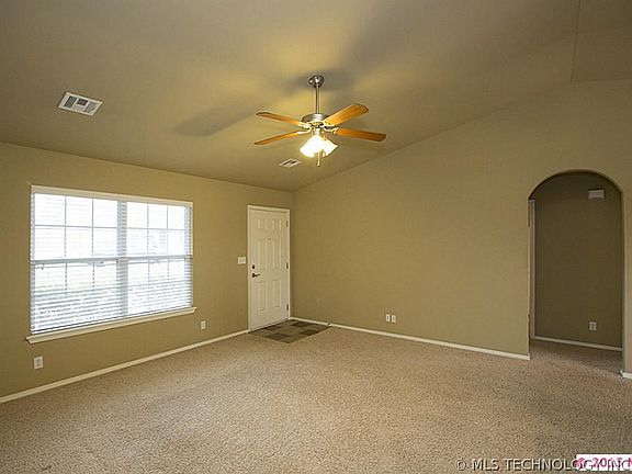 3rd image of 9164 S 256th East Ave