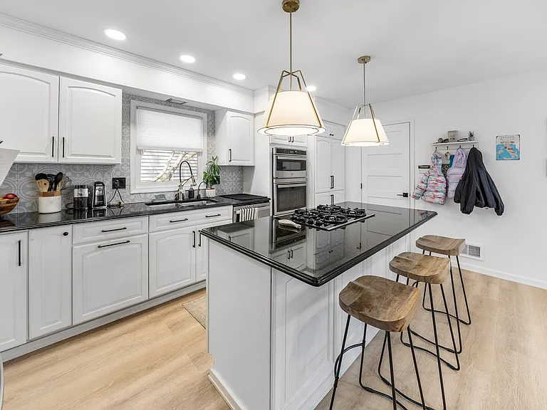 66 Claridge Ct — Photo 33