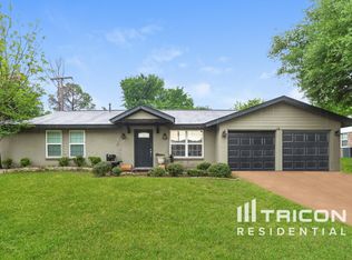 2216 Highcrest Dr, Bedford, TX 76022