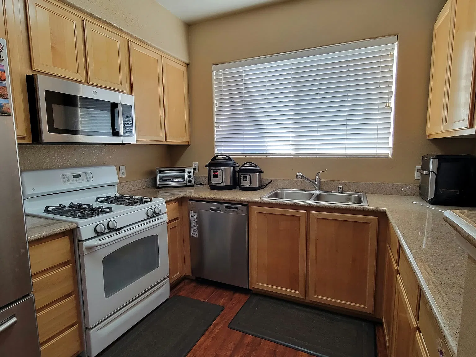 Moon Cir, Folsom — Photo 3