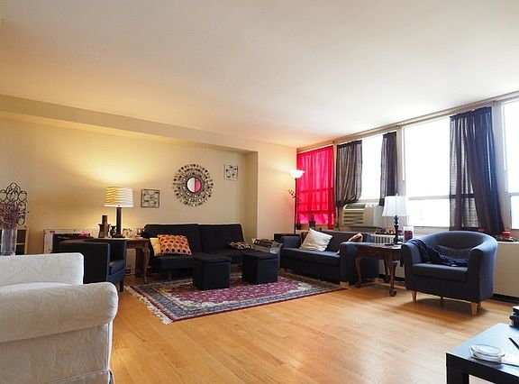 4th image of 3950 N Lake Shore Dr APT 615C