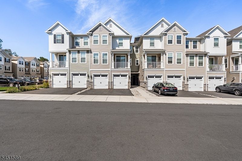 1st image of 104 Iris Ct