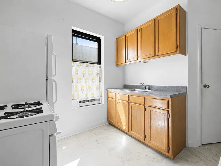 402 E 69th St #30 — Photo 1