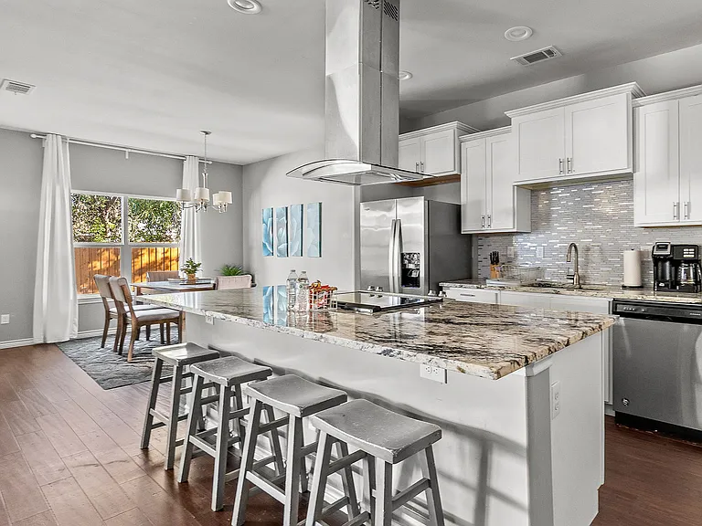2447 Wilton Ave — Photo 6