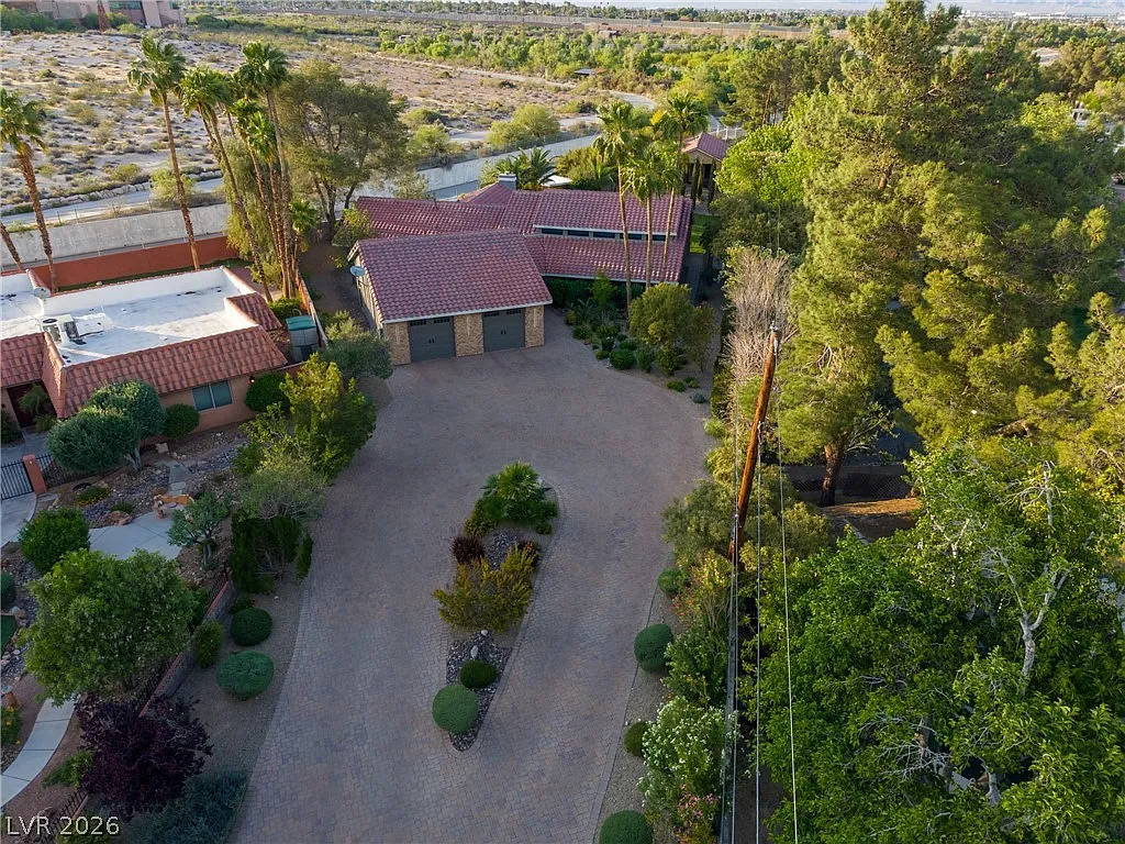 4 bed, 4.5 bath, 2888 sqft, $11,500 — Photo 2