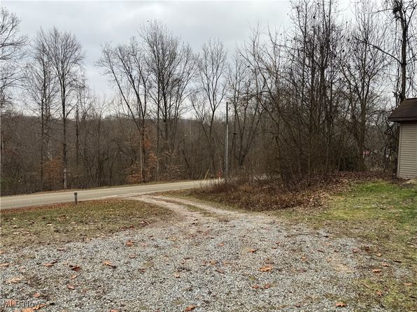 6716 Tracy Rd SE, Uhrichsville, OH 44683