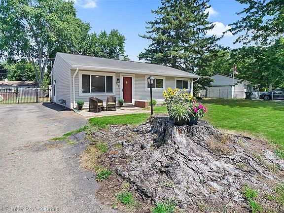 3rd image of 2436 Toby Rd