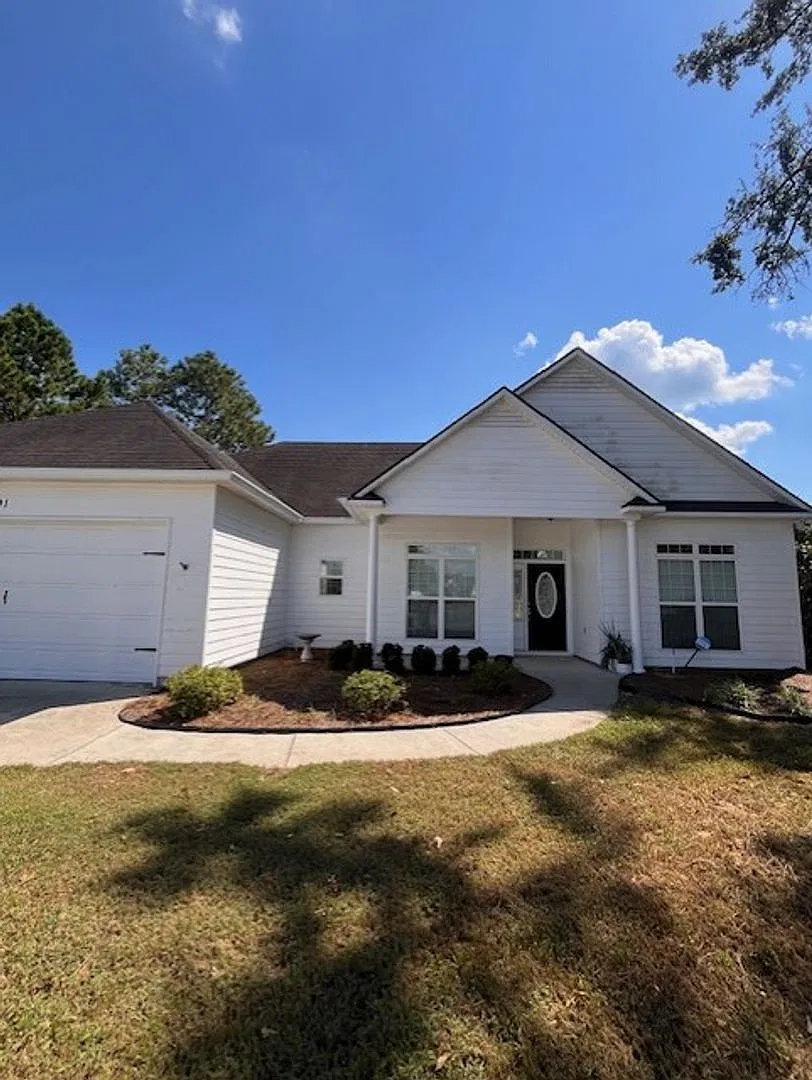 Beautiful home in Northlake S/D — Photo 1