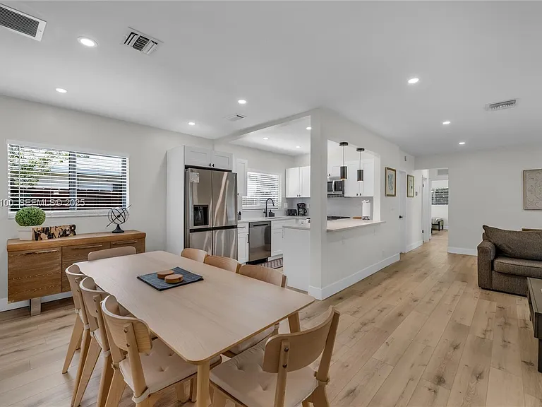 1204 NE 7th St — Photo 9