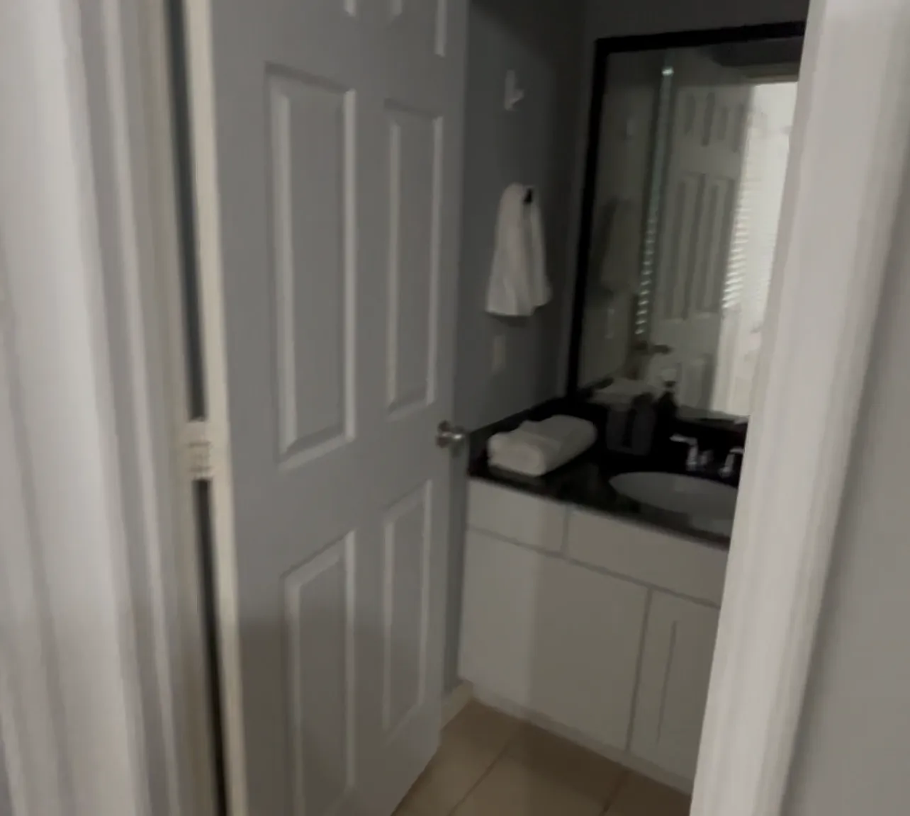 1 bed, 1.5 bath, 143 sqft, $825 — Photo 3