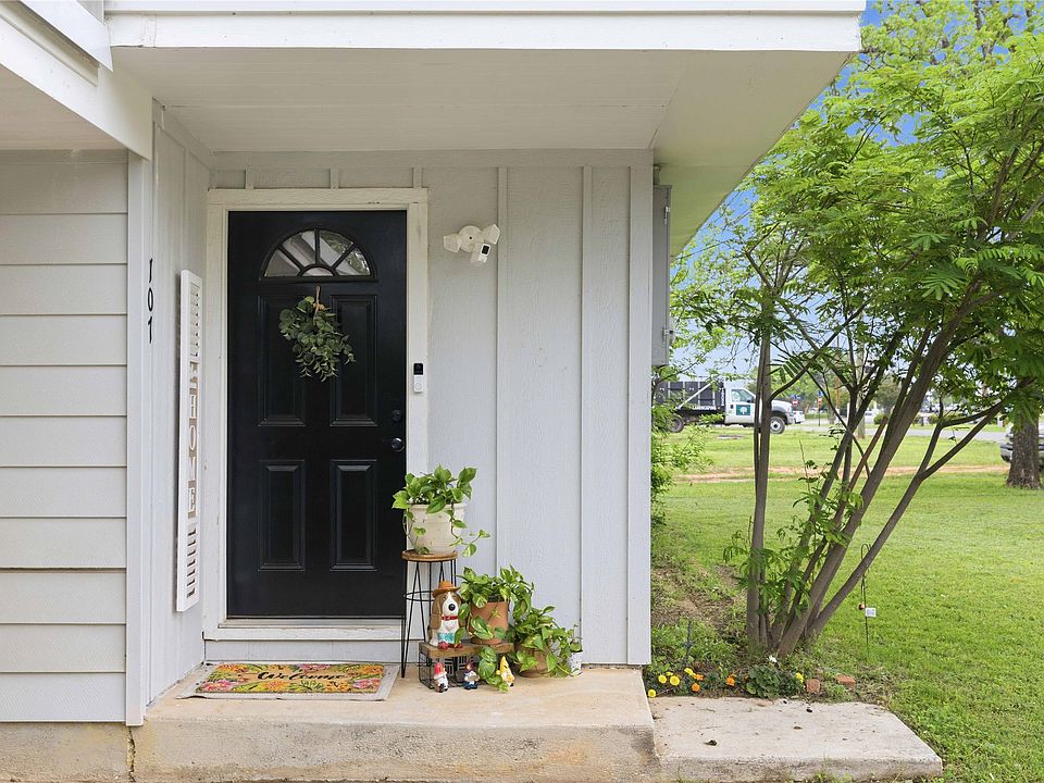1st image of 107 Lucas Dr