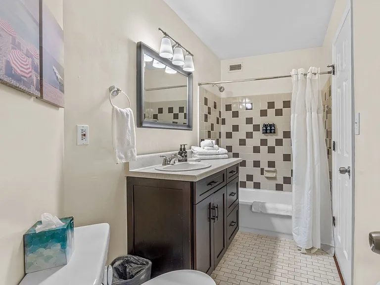 Juniper Place Condominiums — Photo 10