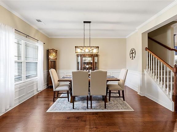 3rd image of 157 Oakley Way