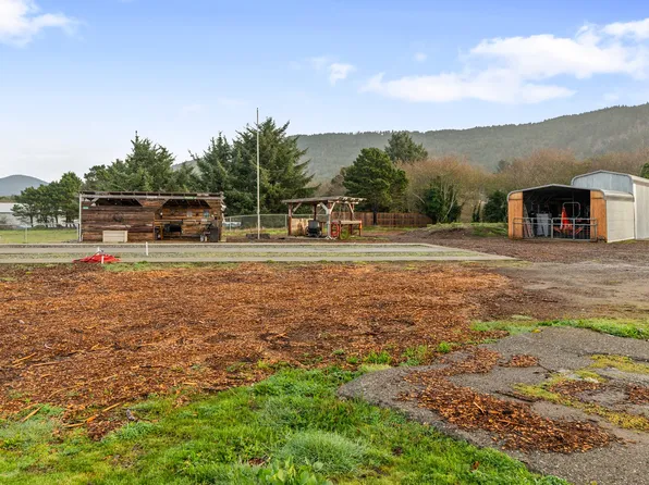 94555 Stansell St, Gold Beach, OR 97444