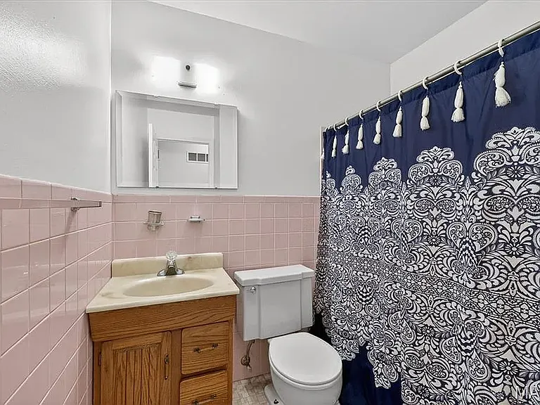 2250 Loveland Dr — Photo 9