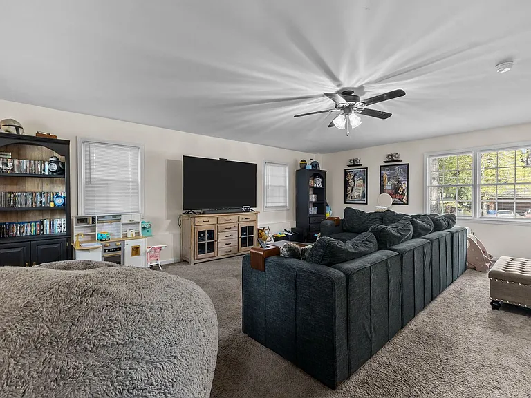 2125 Forest Hills Dr — Photo 17