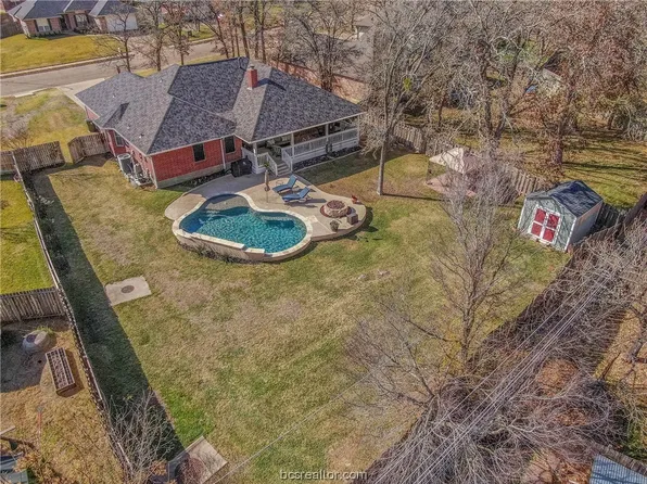 2313 N Pioneer Trl, Bryan, TX 77808