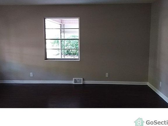 4th image of 1124 Sherwood Forest Dr