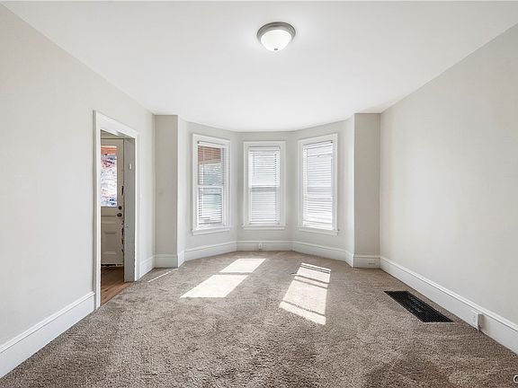 4th image of 39 N Division St