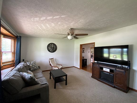 3rd image of 90 Unioto Dr