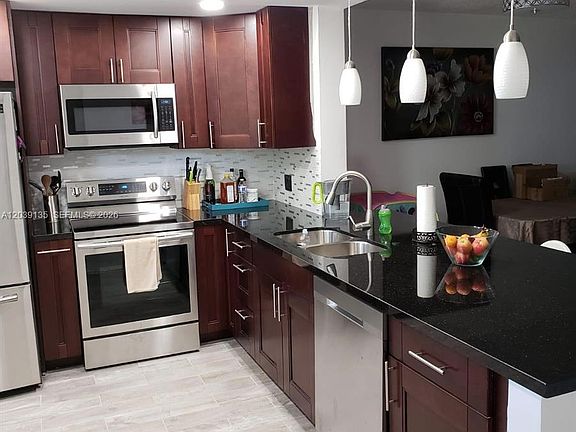 3rd image of 900 NE 12th Ave APT 302