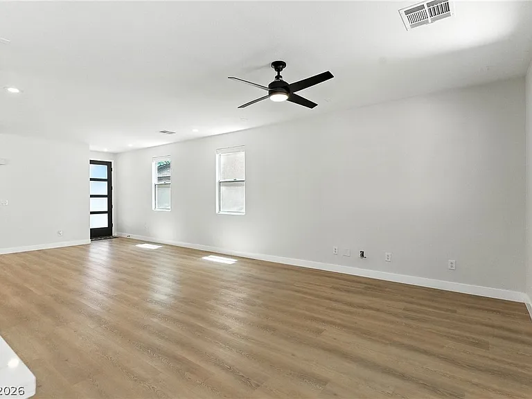 917 Lord Crewe St — Photo 11