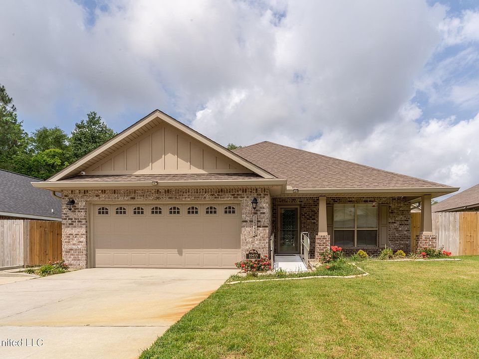 1st image of 10455 Roundhill Dr