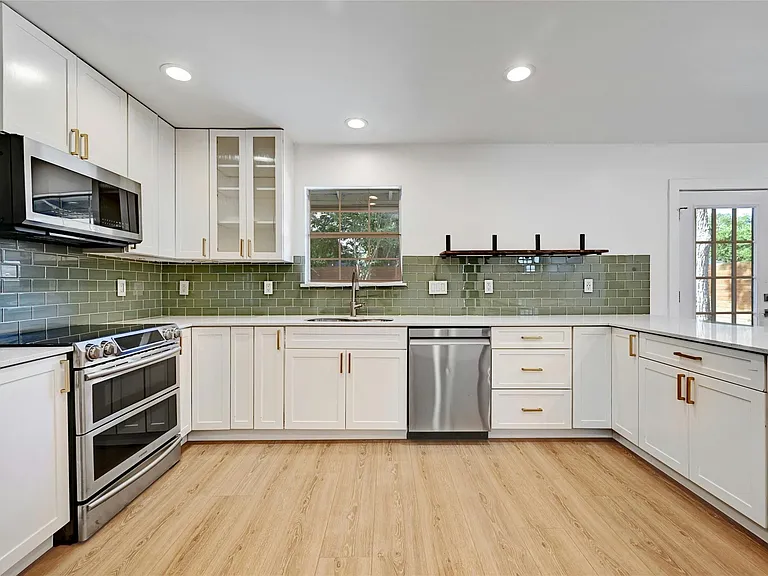 2604 Berkett Dr — Photo 8