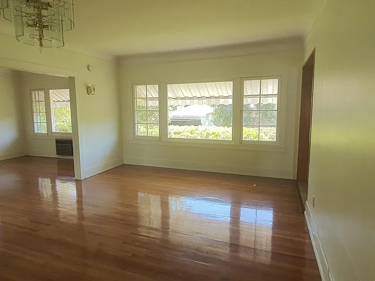 324 S Coronado St — Photo 10
